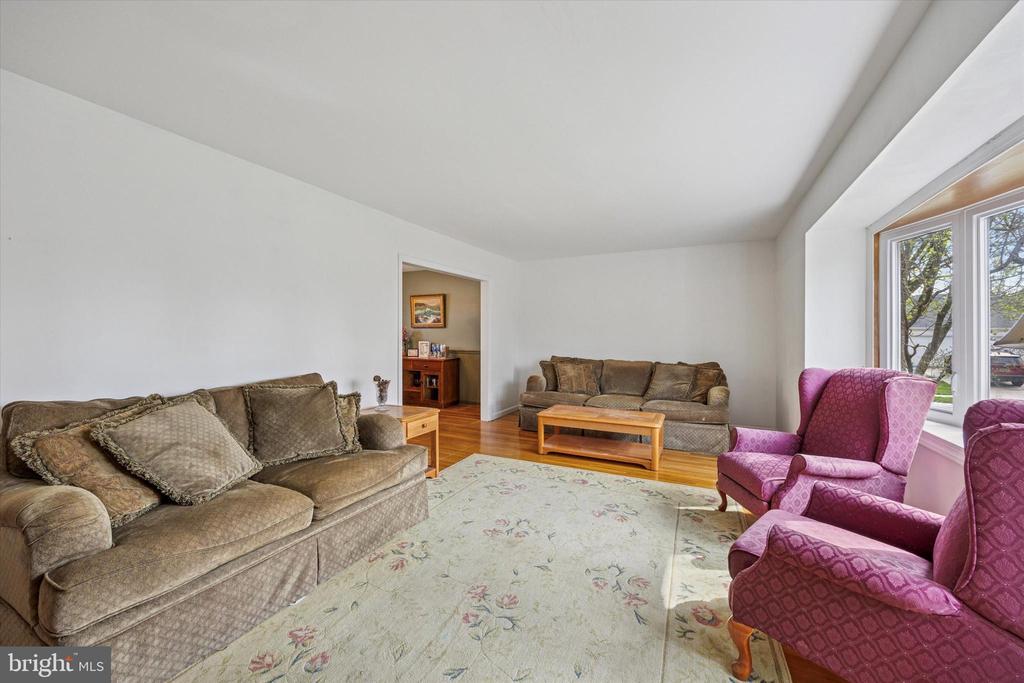 2 RAVENWOOD COURT