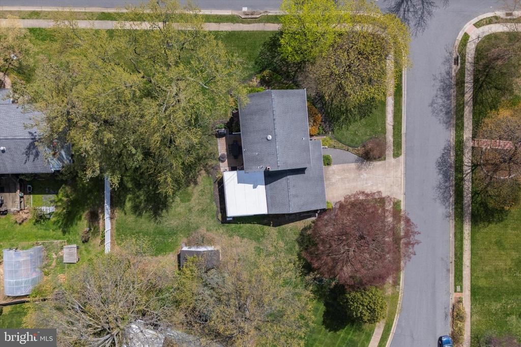2 RAVENWOOD COURT