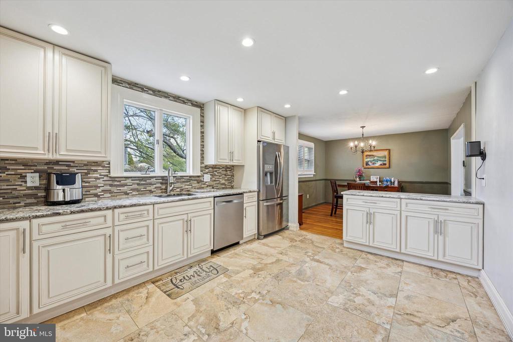 2 RAVENWOOD COURT