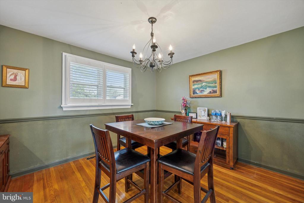 2 RAVENWOOD COURT