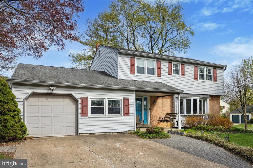 2 RAVENWOOD COURT