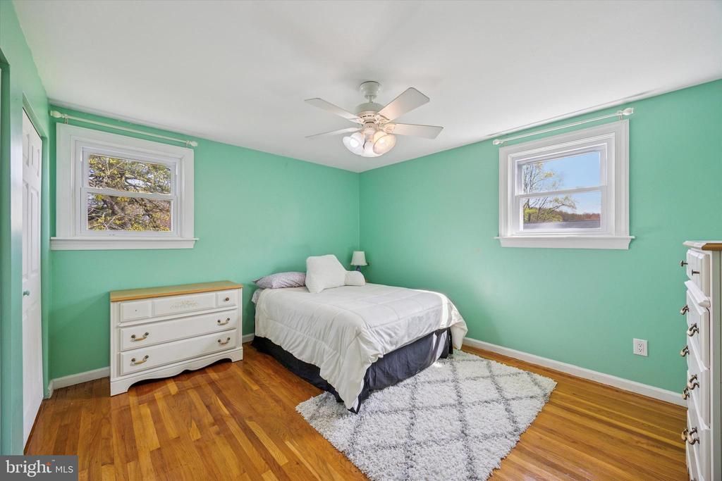 2 RAVENWOOD COURT