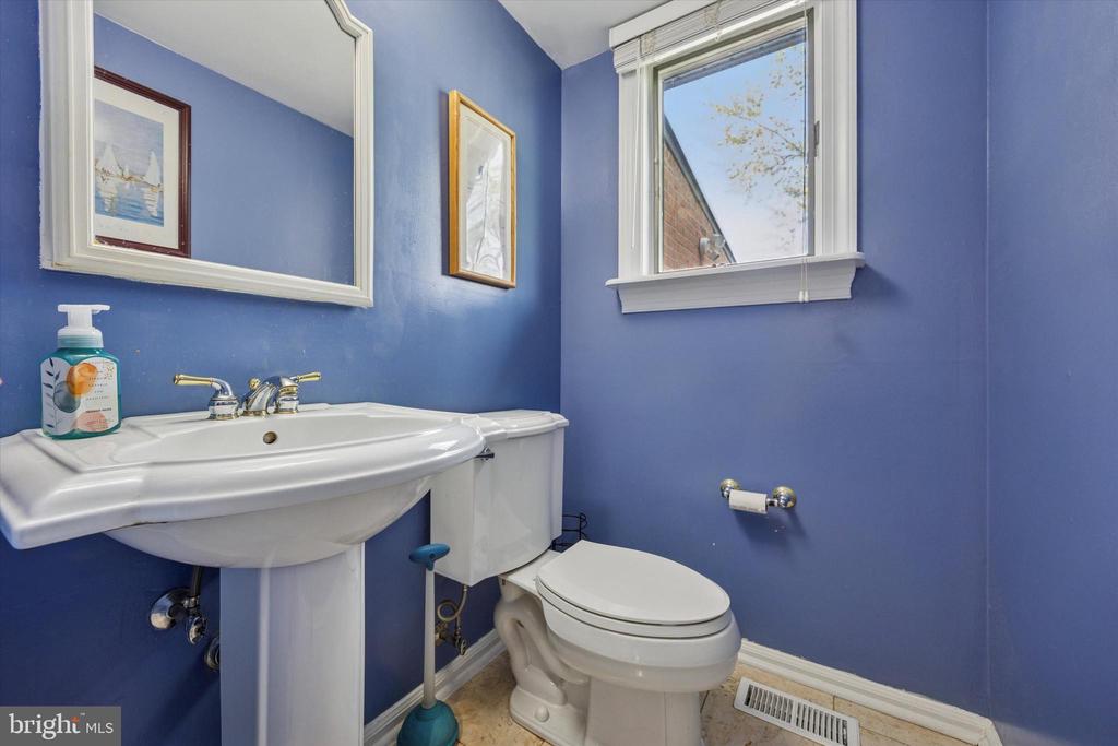 2 RAVENWOOD COURT