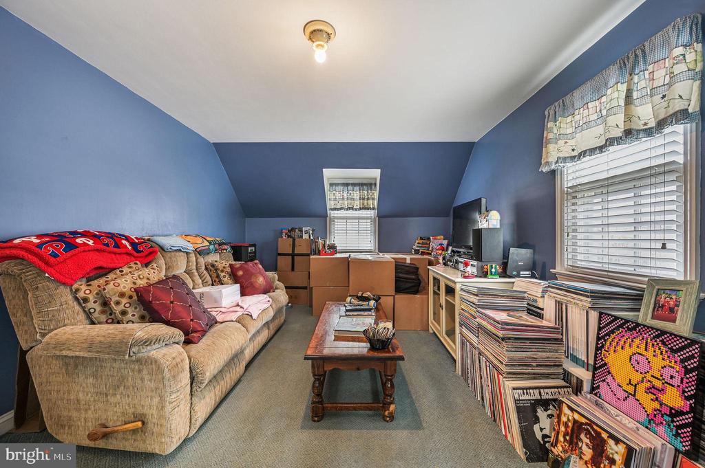 40 W SALISBURY DRIVE