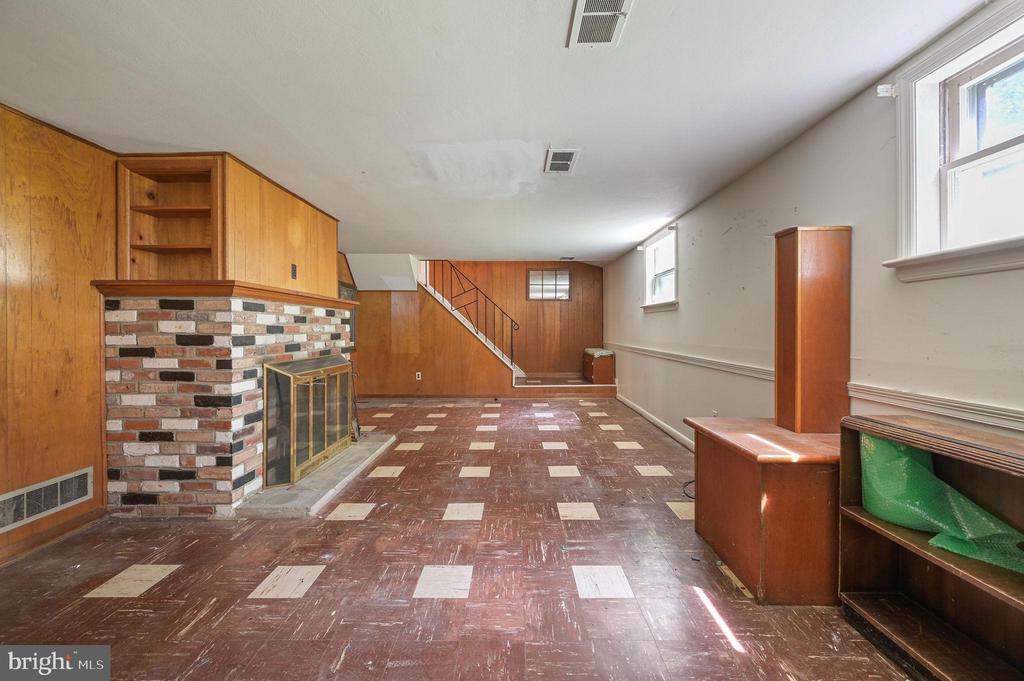 609 APPLE ROAD