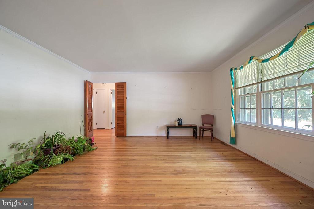 609 APPLE ROAD