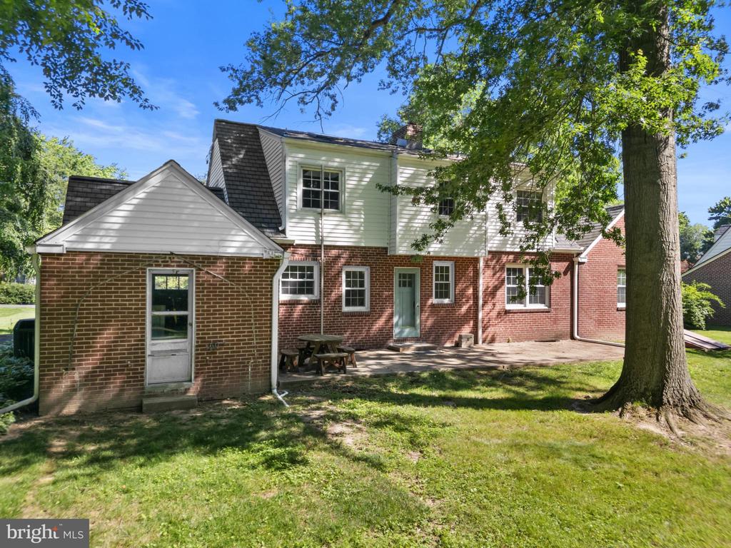 10 MADELYN AVENUE
