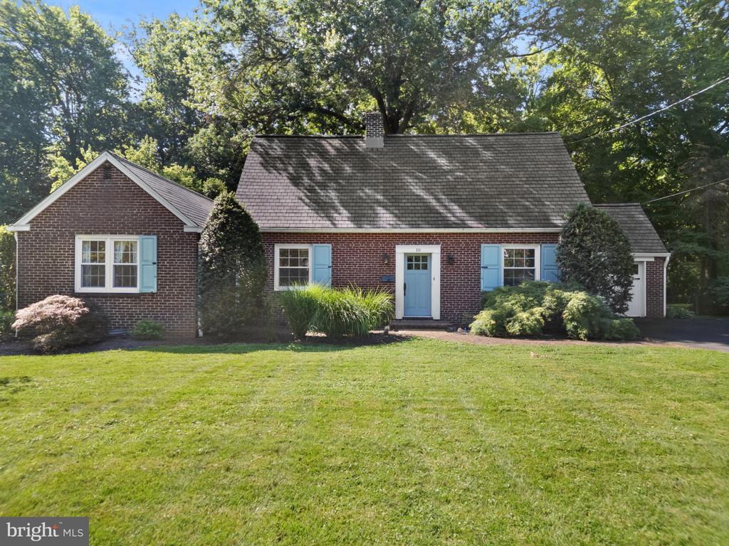 10 MADELYN AVENUE