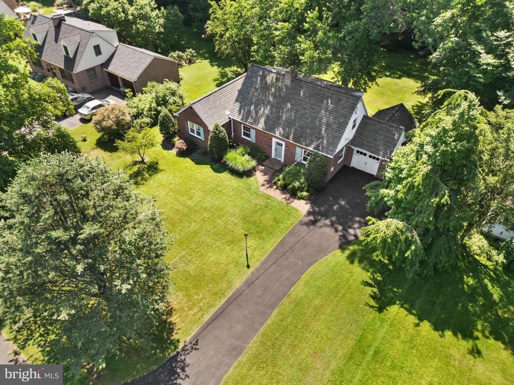 10 MADELYN AVENUE