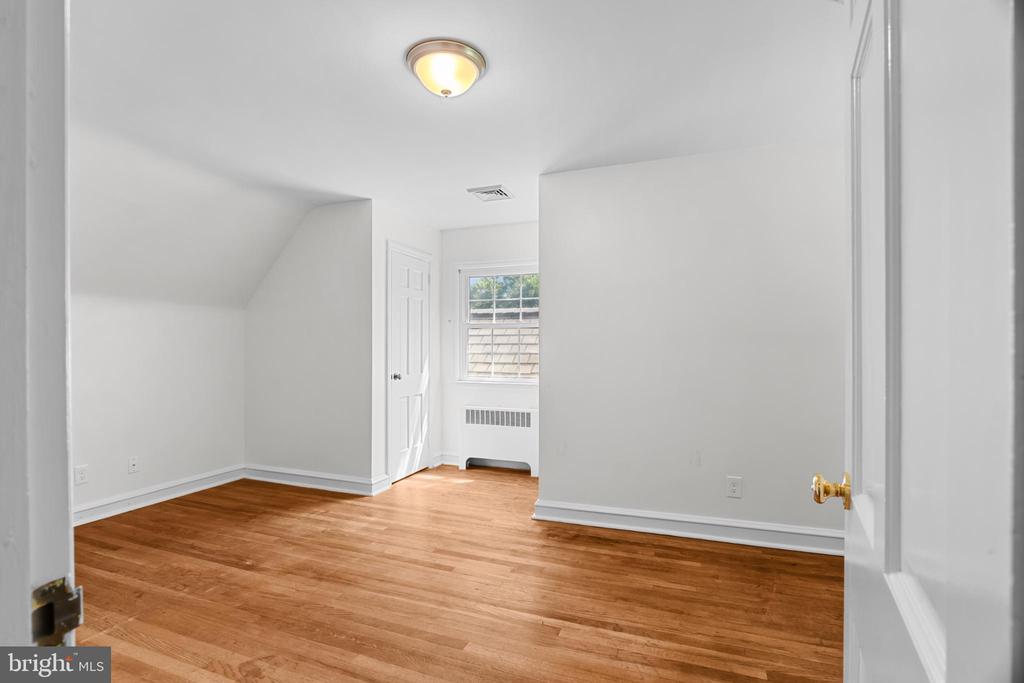 10 MADELYN AVENUE