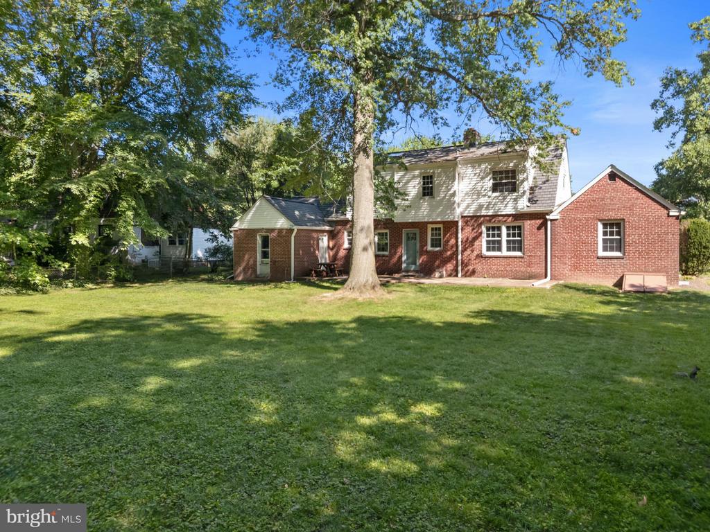 10 MADELYN AVENUE