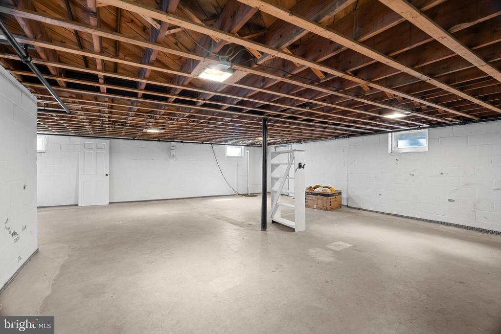 10 MADELYN AVENUE