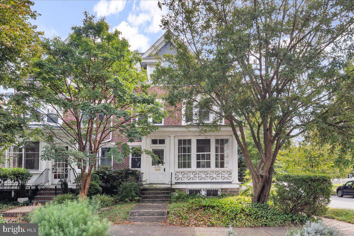 2100 WOODLAWN AVENUE