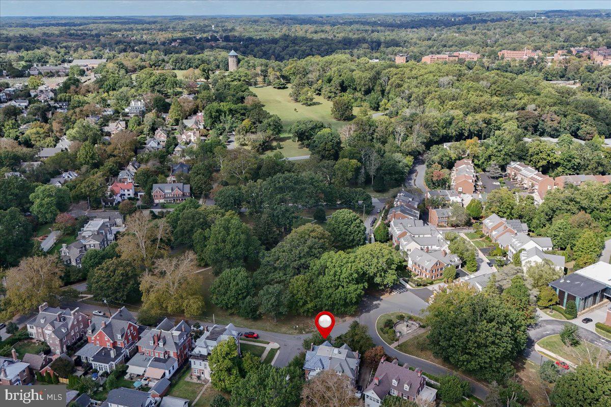 2100 WOODLAWN AVENUE