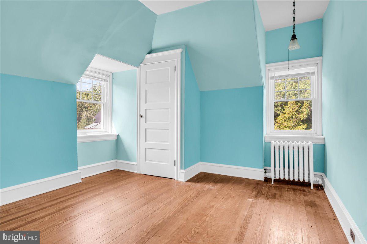 2100 WOODLAWN AVENUE