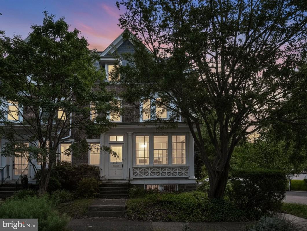 2100 WOODLAWN AVENUE