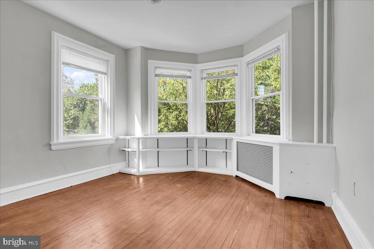 2100 WOODLAWN AVENUE