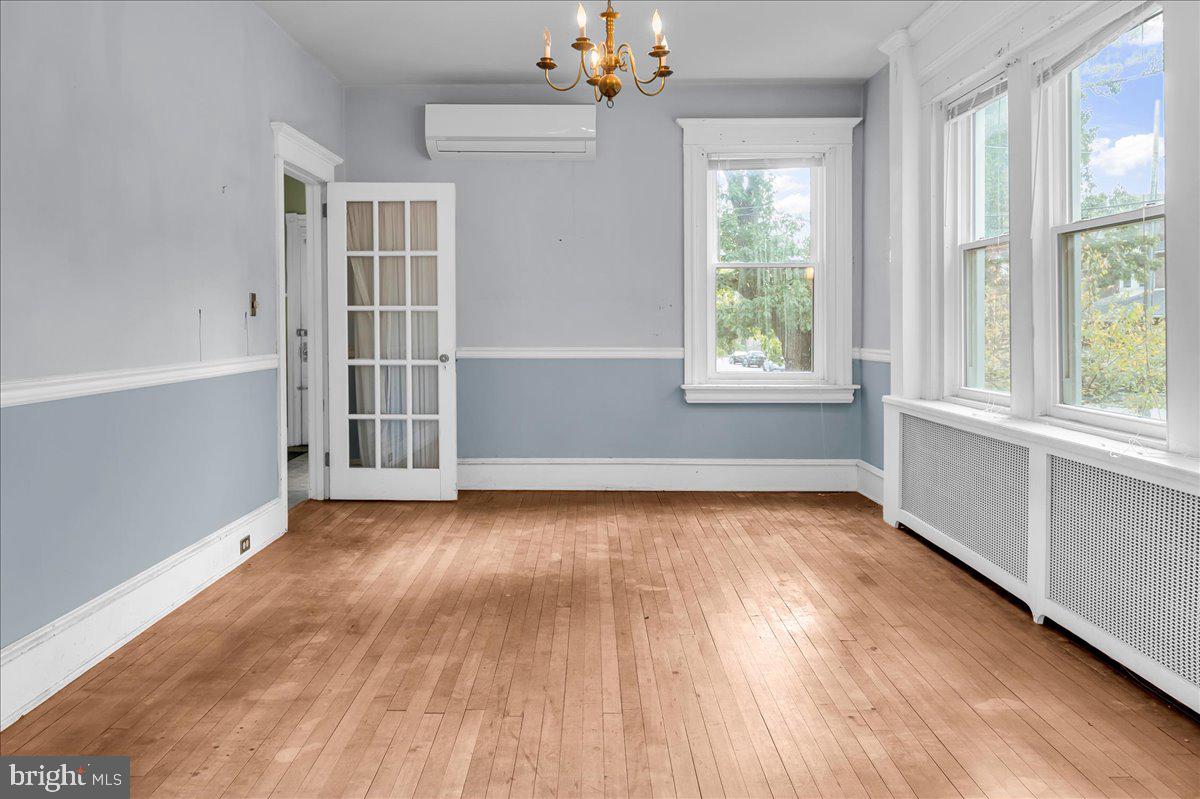 2100 WOODLAWN AVENUE