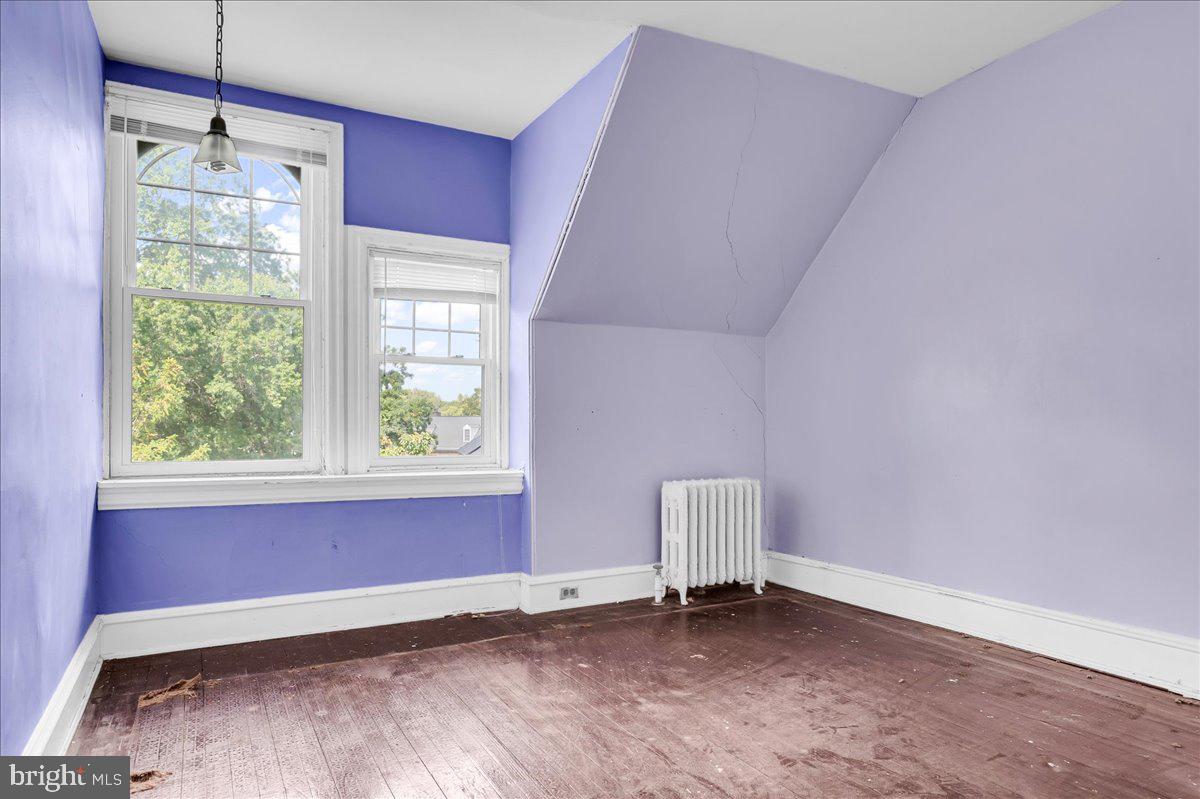 2100 WOODLAWN AVENUE