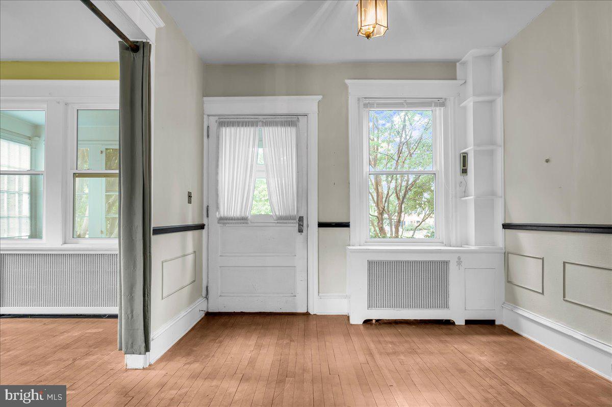 2100 WOODLAWN AVENUE