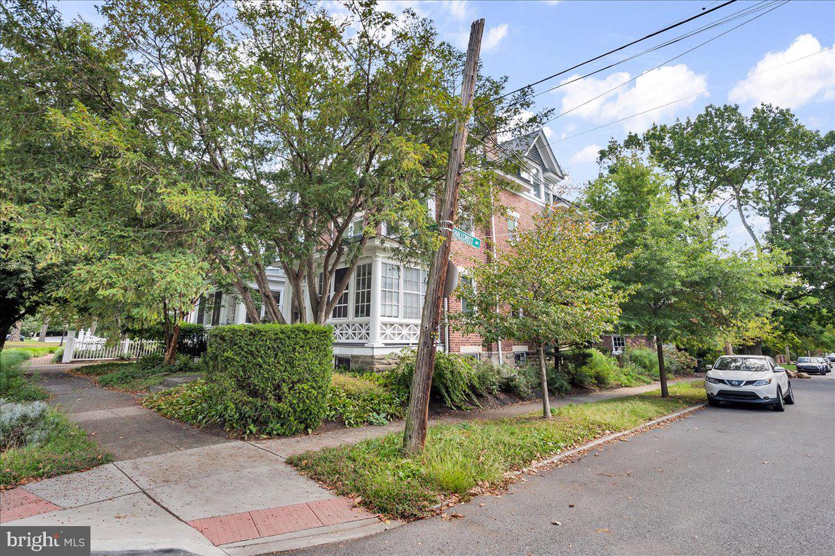 2100 WOODLAWN AVENUE