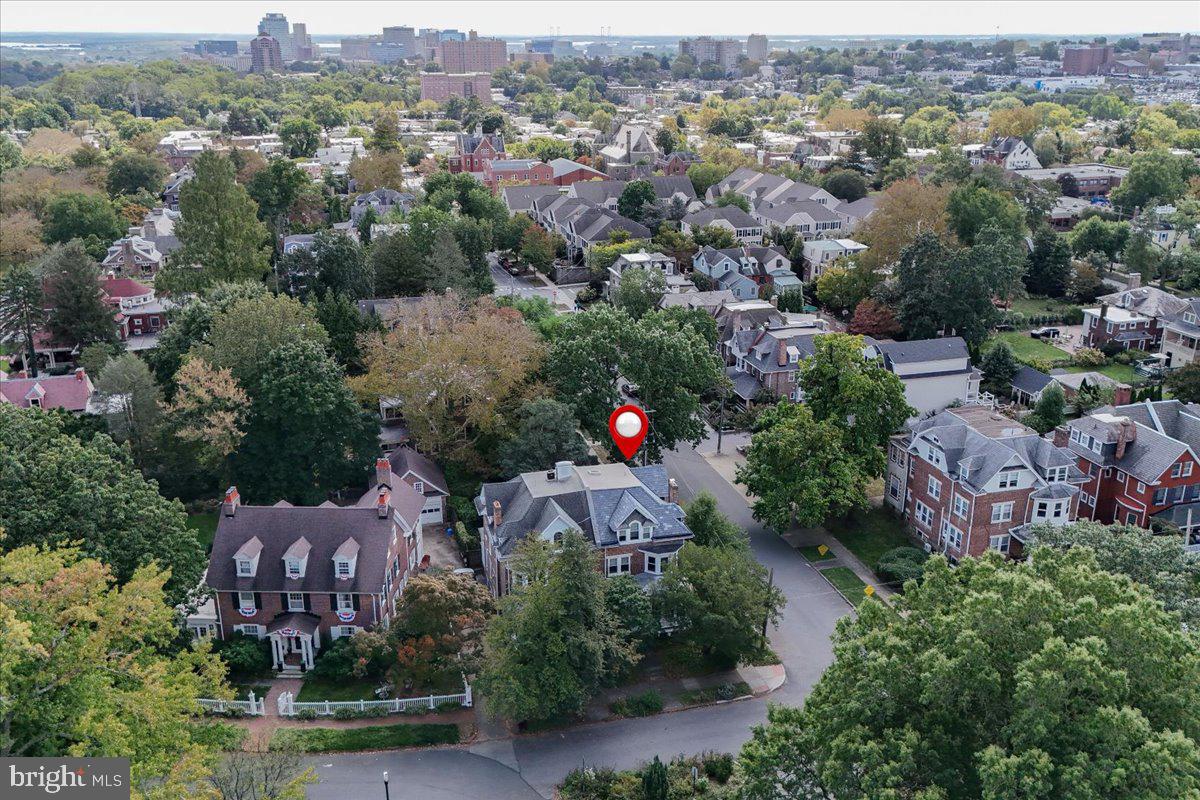 2100 WOODLAWN AVENUE