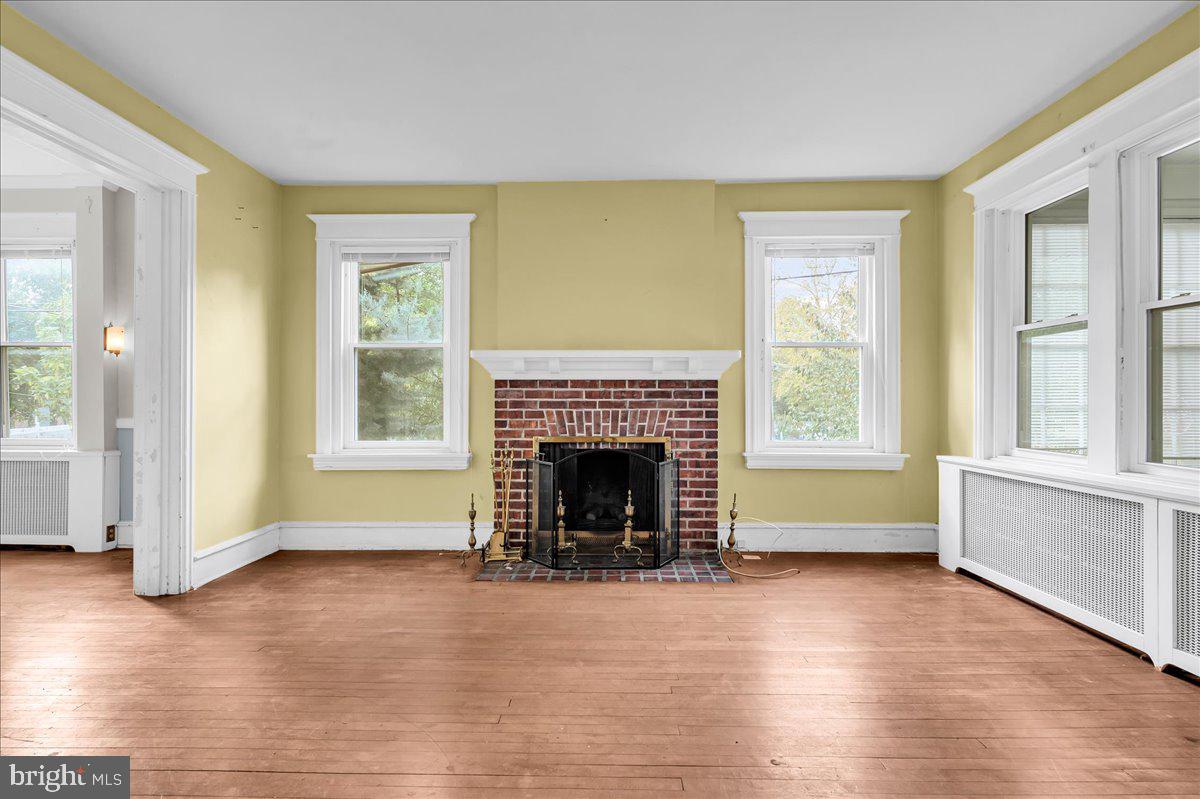 2100 WOODLAWN AVENUE