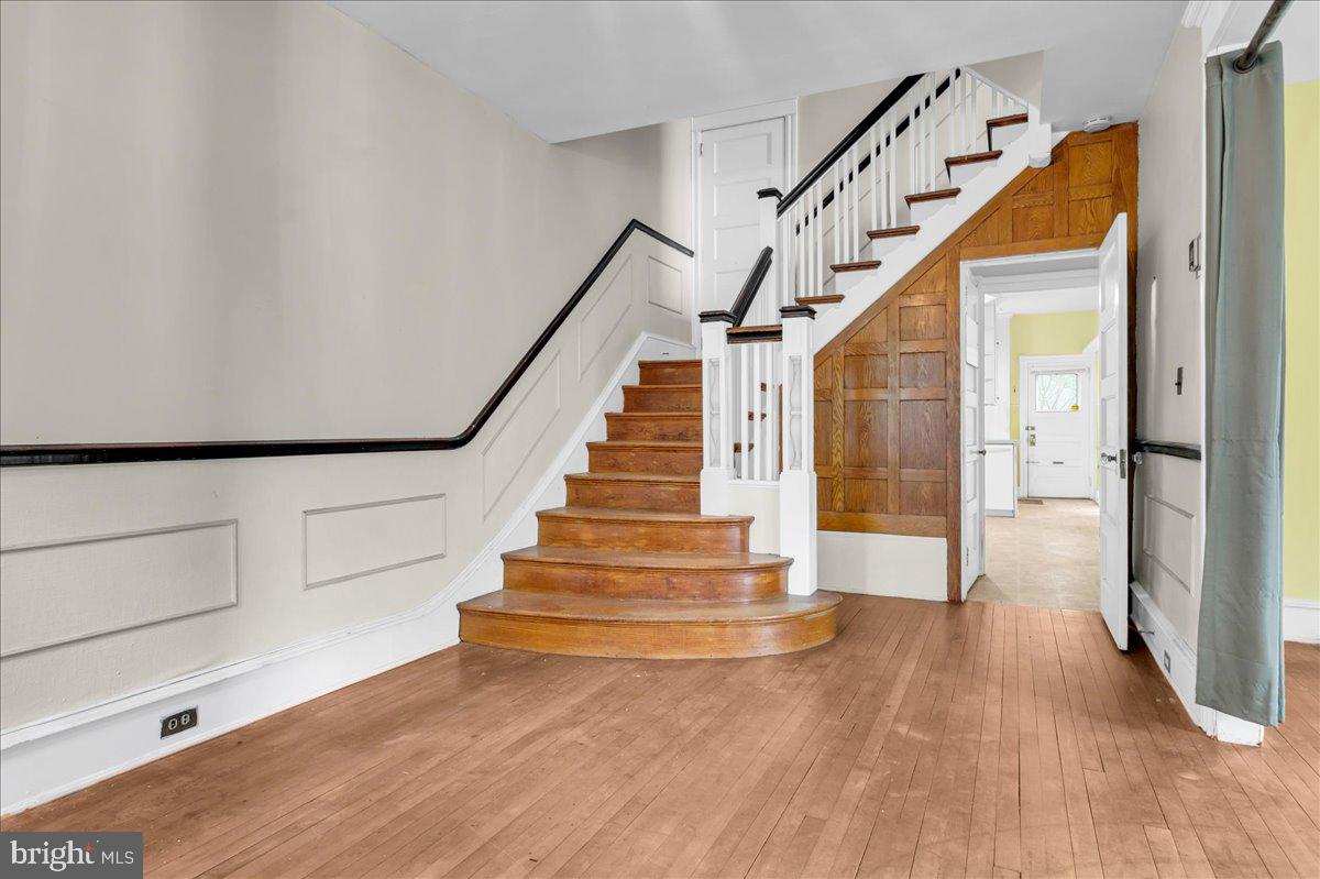 2100 WOODLAWN AVENUE