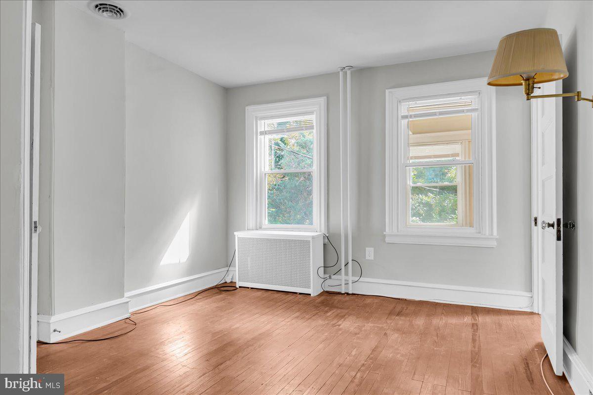 2100 WOODLAWN AVENUE