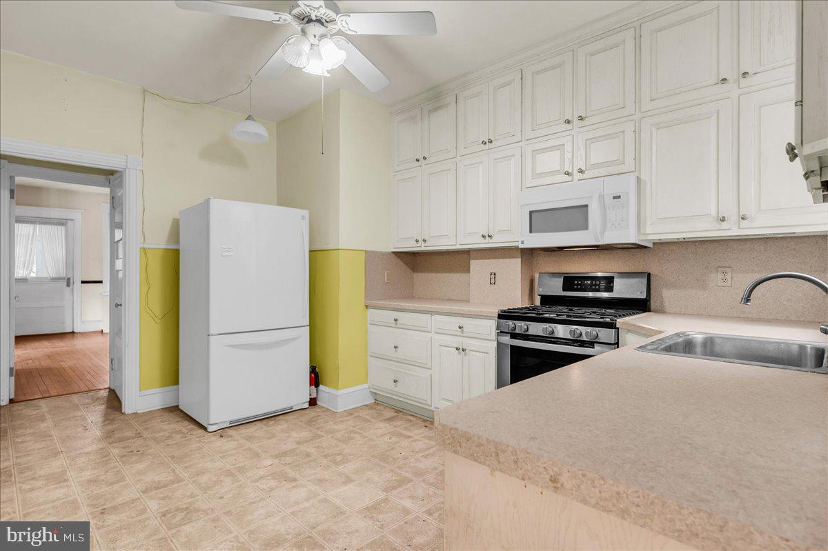 2100 WOODLAWN AVENUE