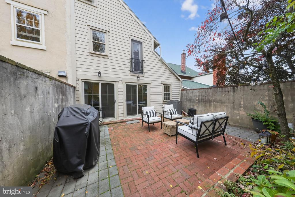 10 ROCKFORD ROAD