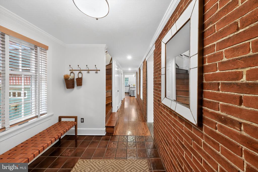 10 ROCKFORD ROAD