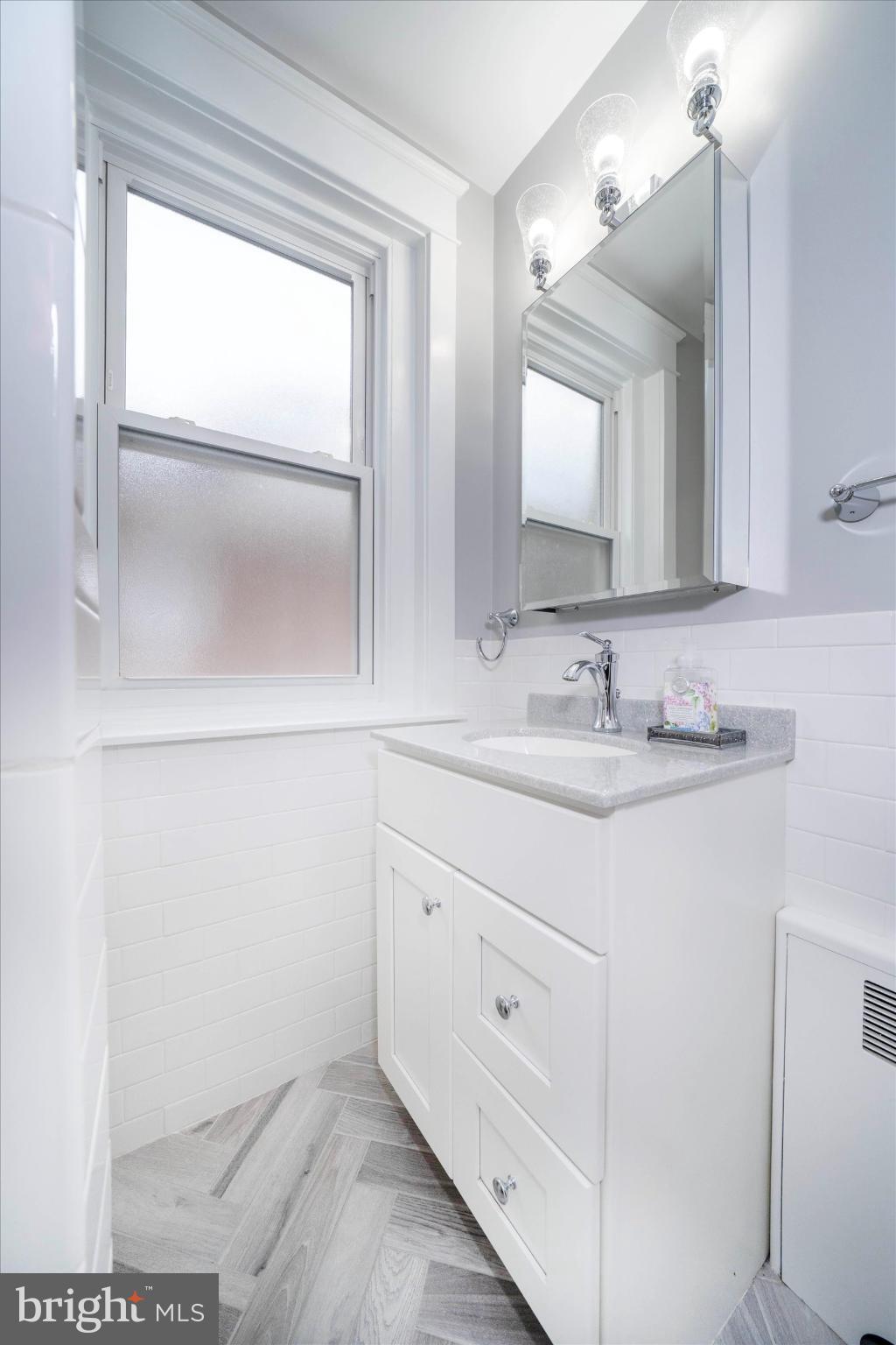 1803 WOODLAWN AVENUE