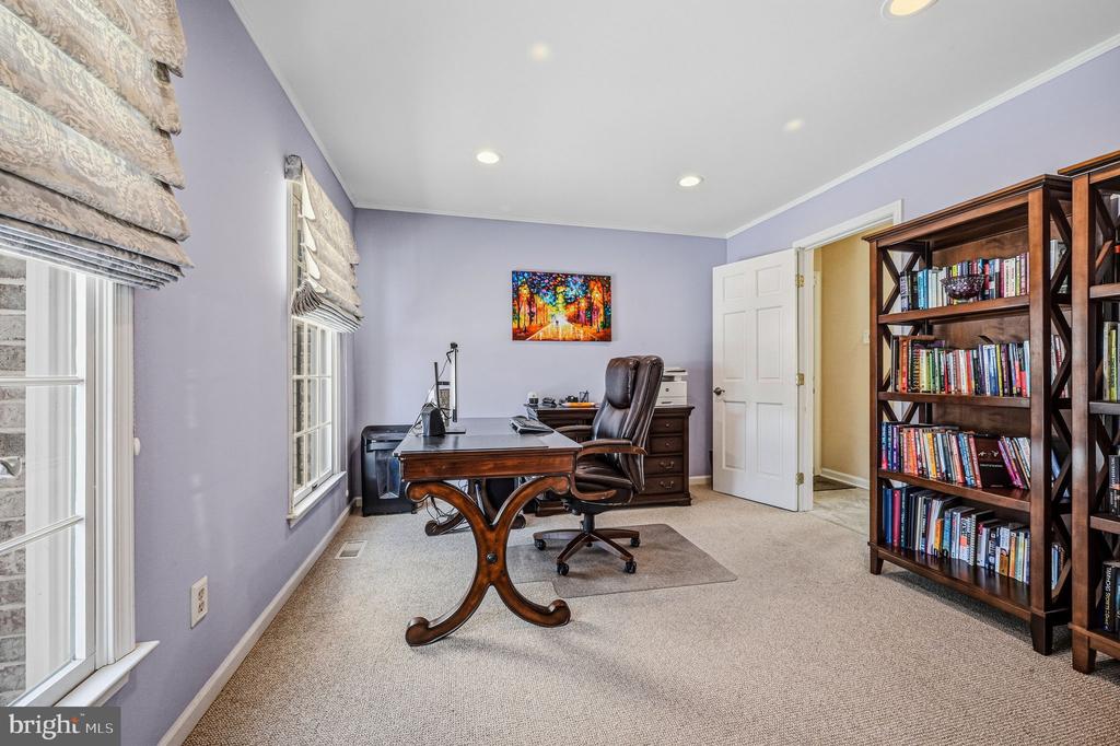 10 AUSPICE CIRCLE