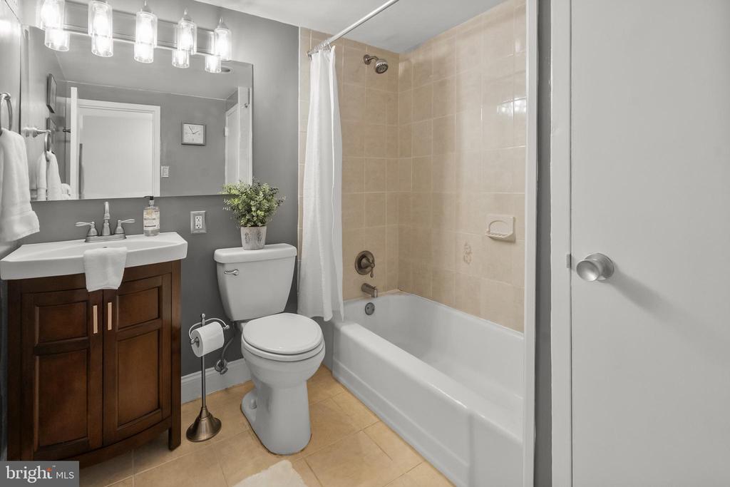 1401 PENNSYLVANIA AVENUE Unit: 208