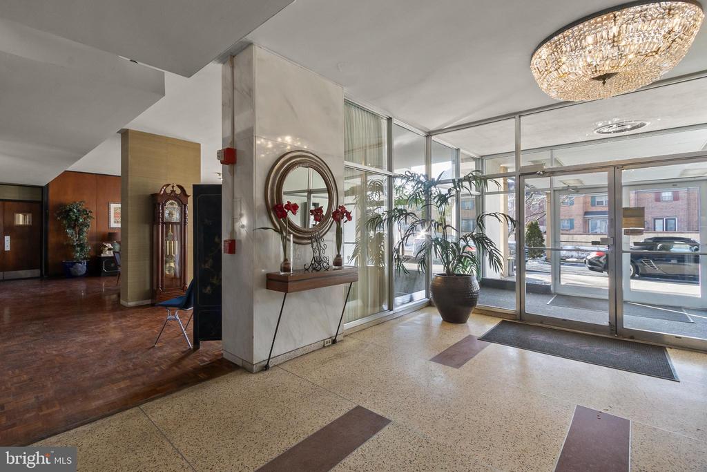 1401 PENNSYLVANIA AVENUE Unit: 208