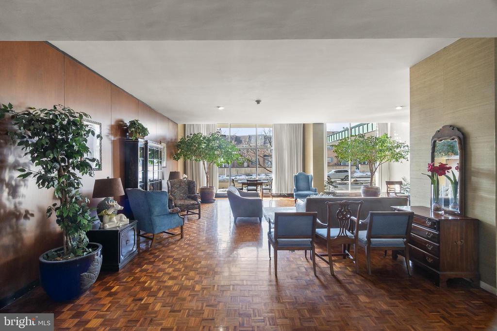 1401 PENNSYLVANIA AVENUE Unit: 208