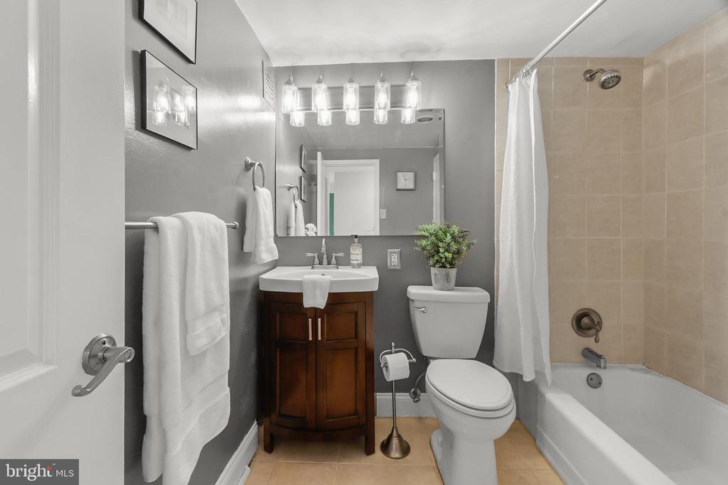 1401 PENNSYLVANIA AVENUE Unit: 208