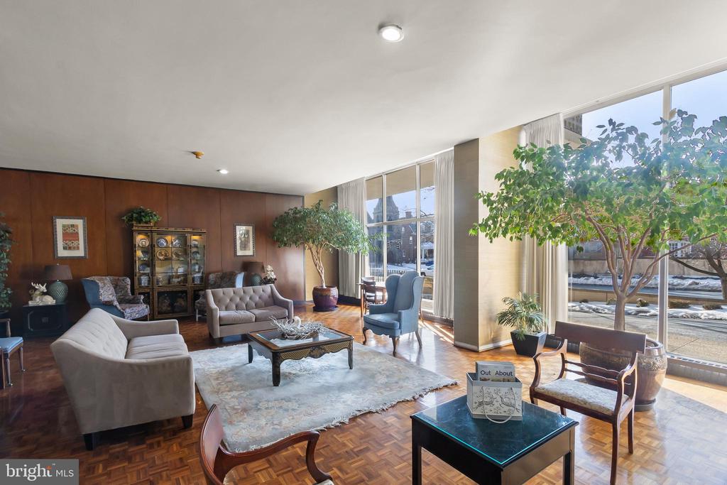 1401 PENNSYLVANIA AVENUE Unit: 208