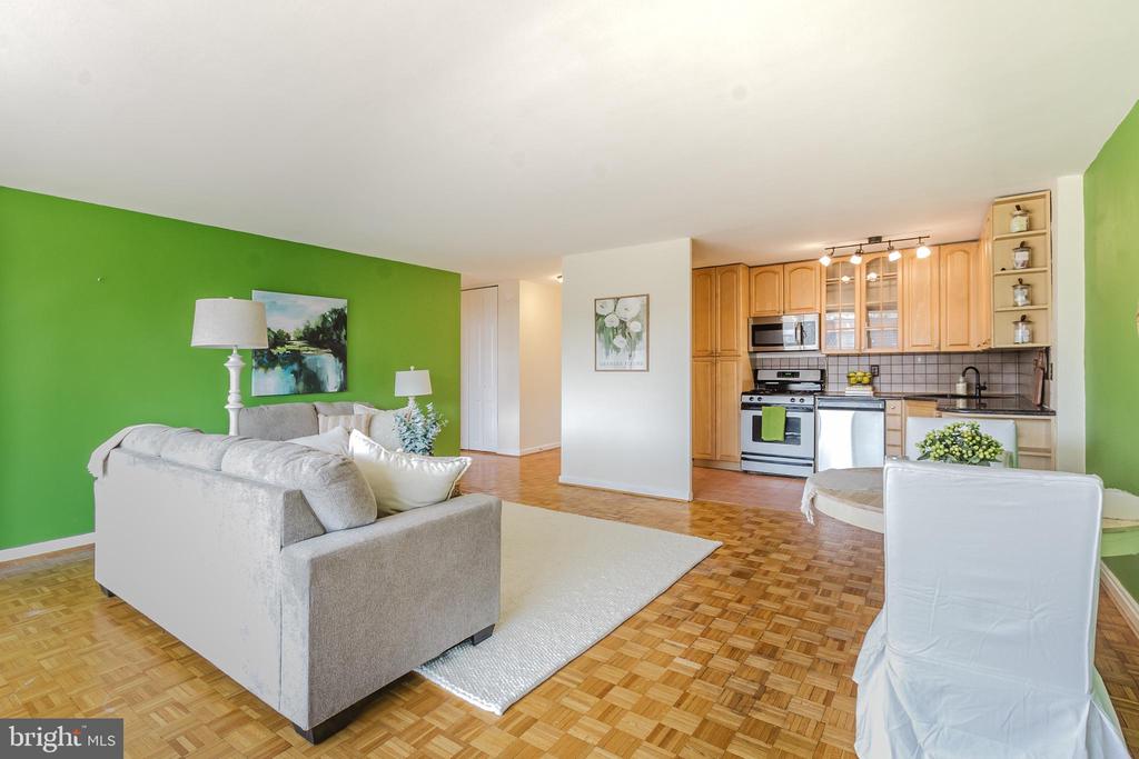 1401 PENNSYLVANIA AVENUE Unit: 208