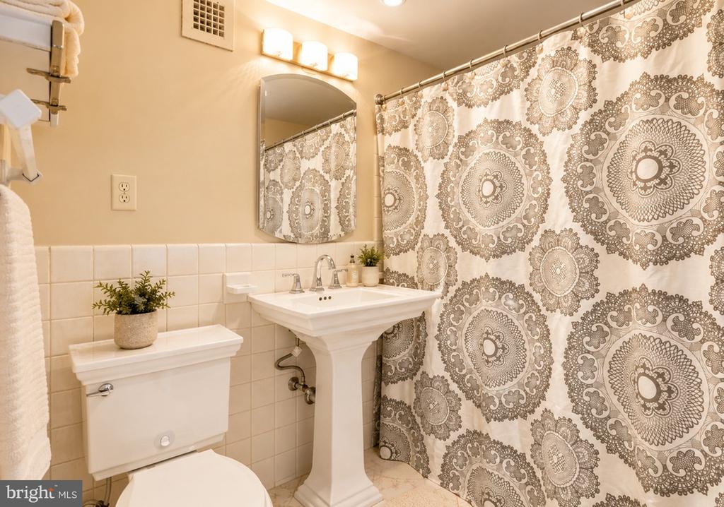 1401 PENNSYLVANIA AVENUE Unit: 1010