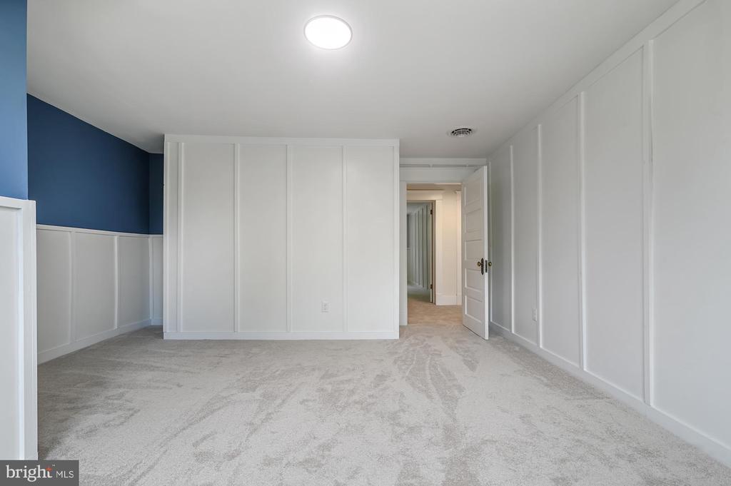 423 S WALNUT STREET