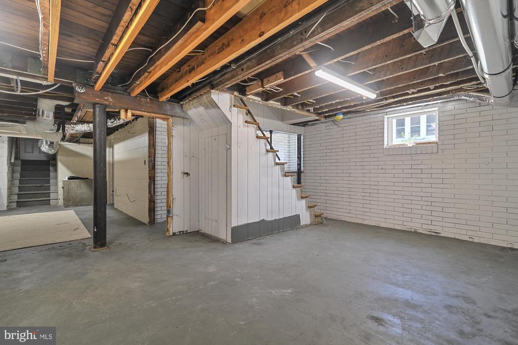 423 S WALNUT STREET