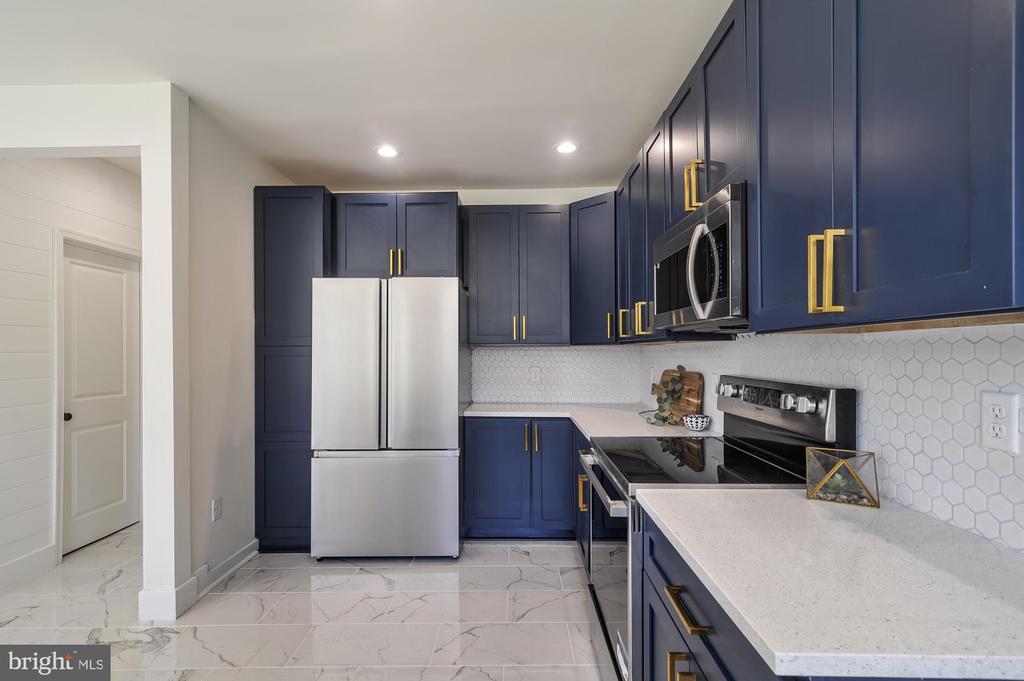 423 S WALNUT STREET