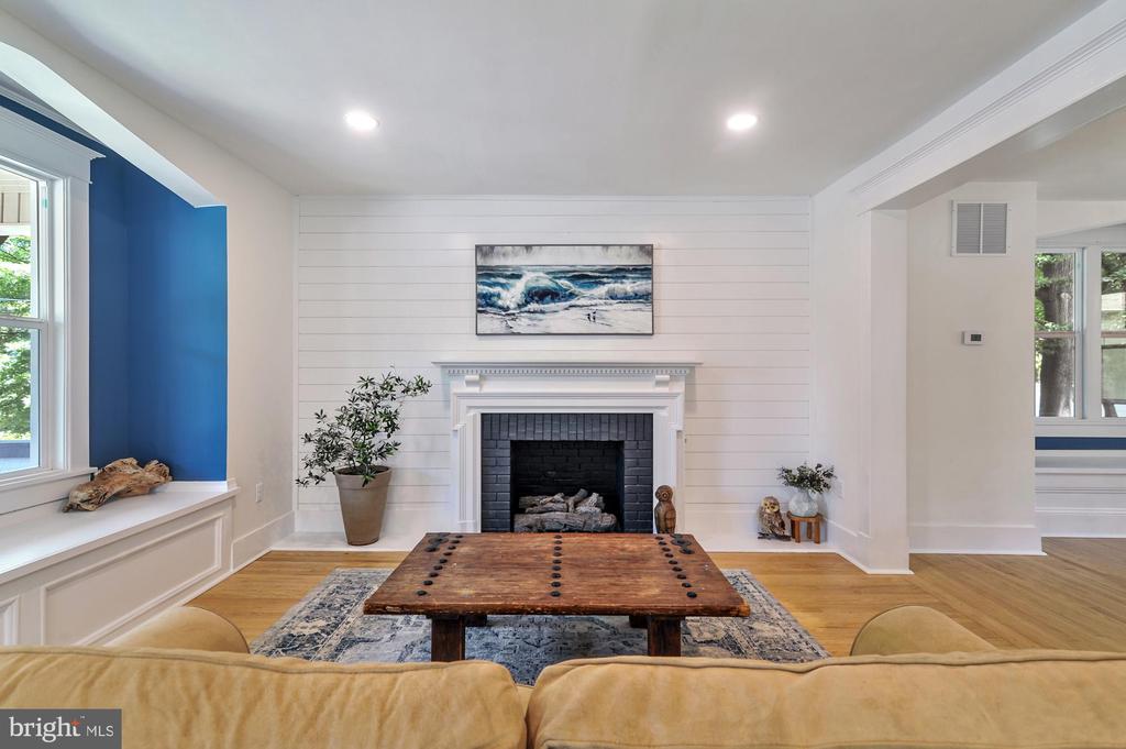 423 S WALNUT STREET