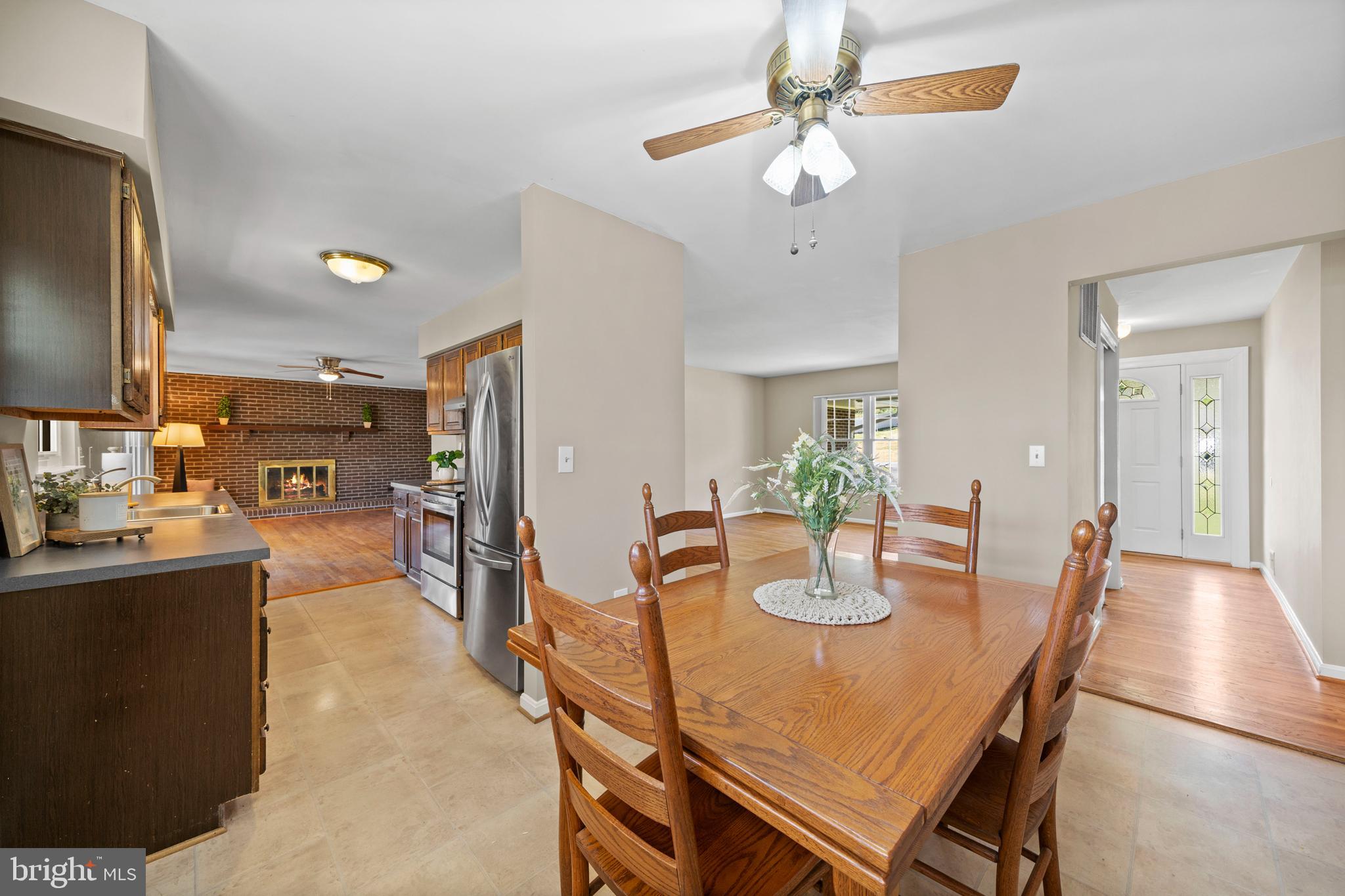 9809 EMPIRE COURT