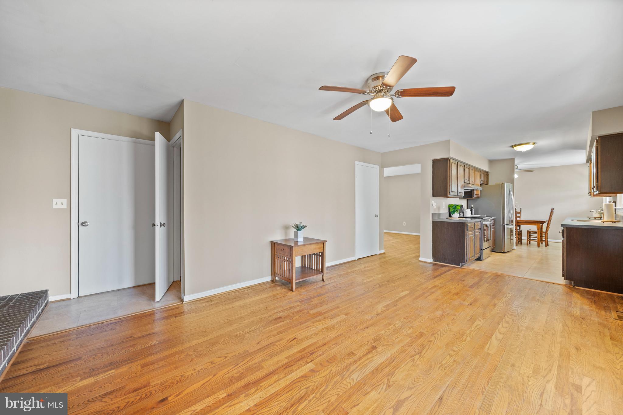9809 EMPIRE COURT