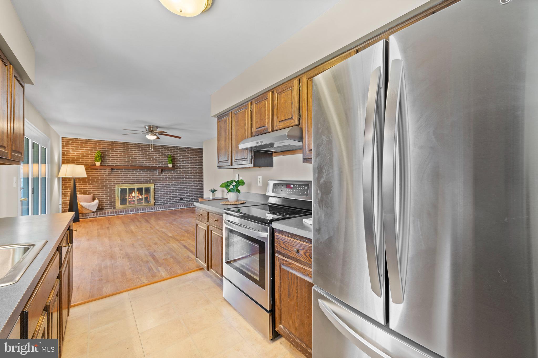 9809 EMPIRE COURT