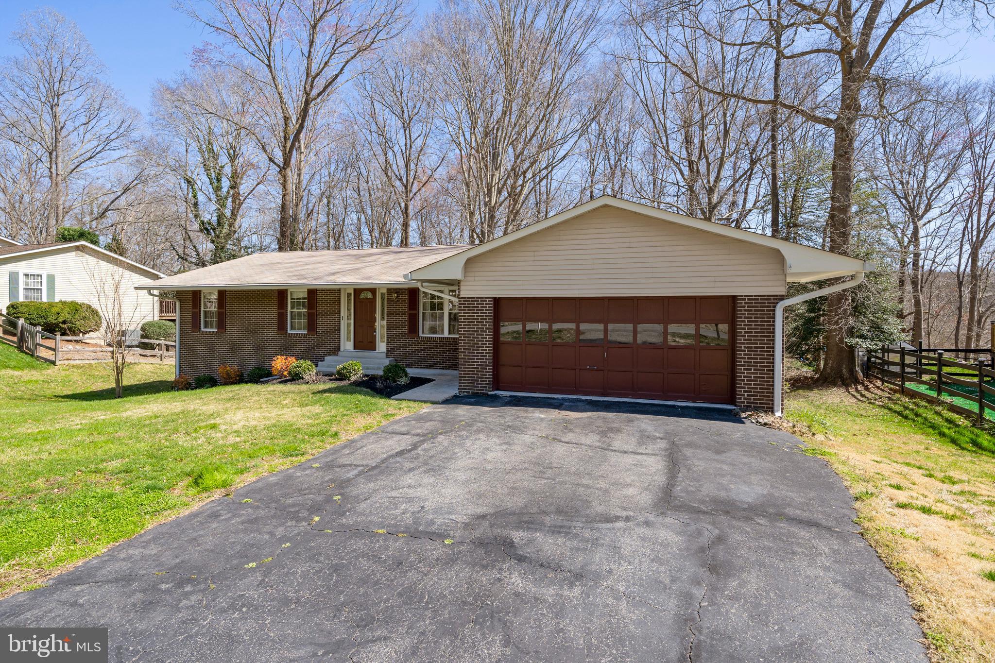 9809 EMPIRE COURT