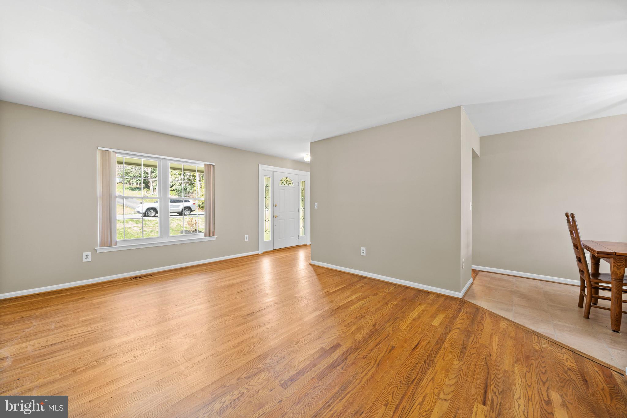 9809 EMPIRE COURT